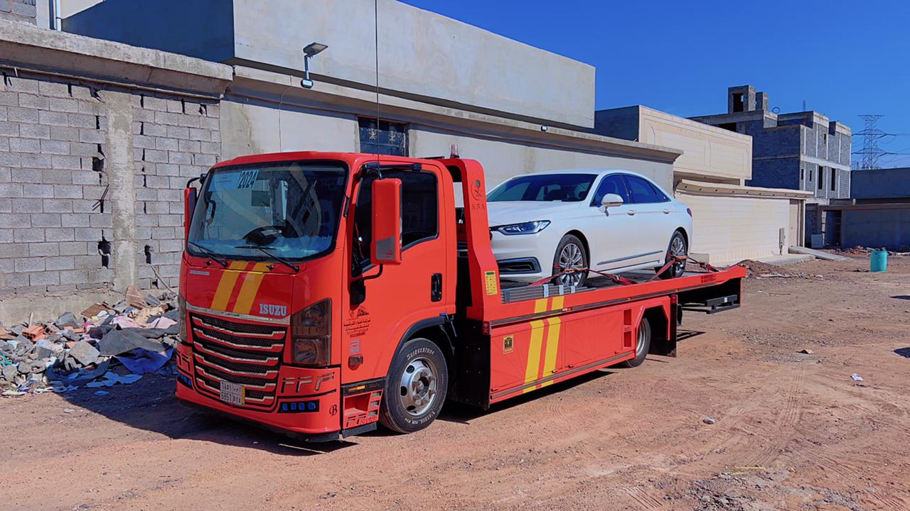 نقل سيارة بيضاء